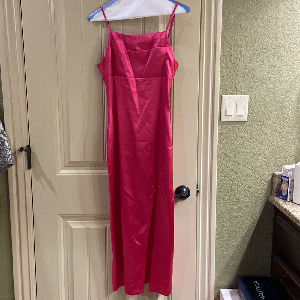 Shiny Fuchsia Colored Dress.  No Brand. EUC!